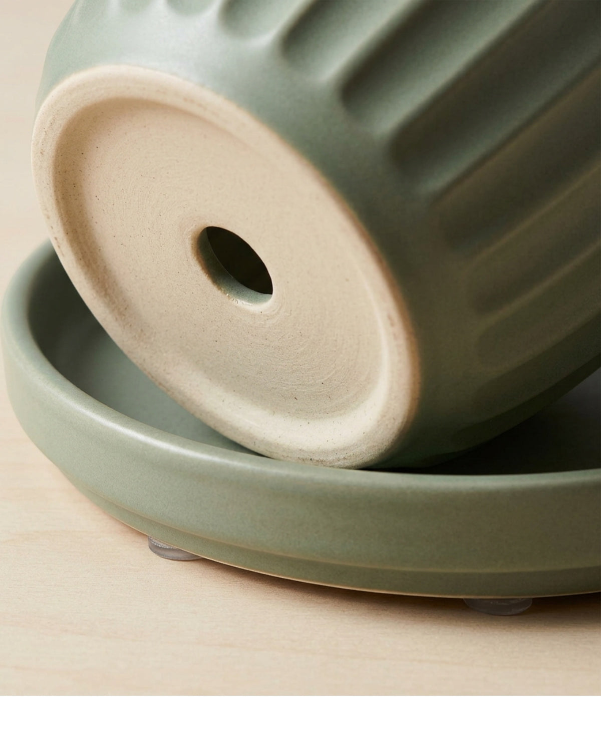 Zmvix Fluted Ceramic Planter with Saucer 18 cm Sage - Detail view